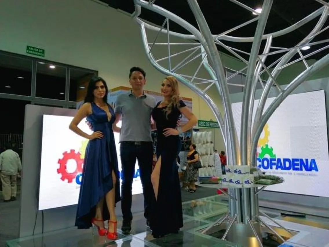 Cofadena · Stand en Expocruz