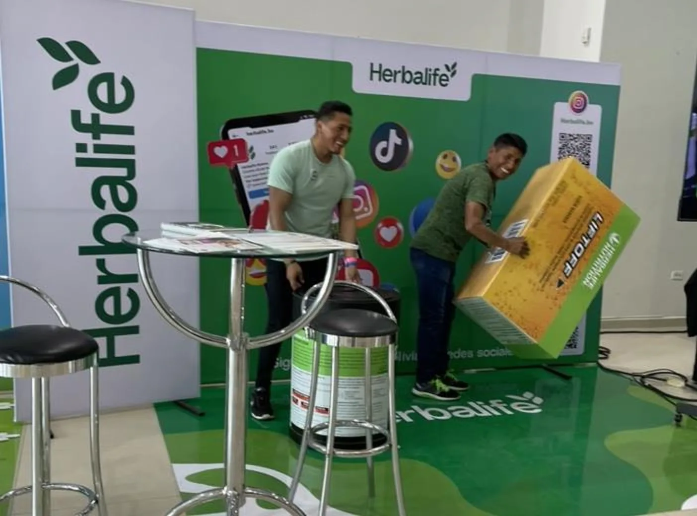Herbalife · Stand y activación