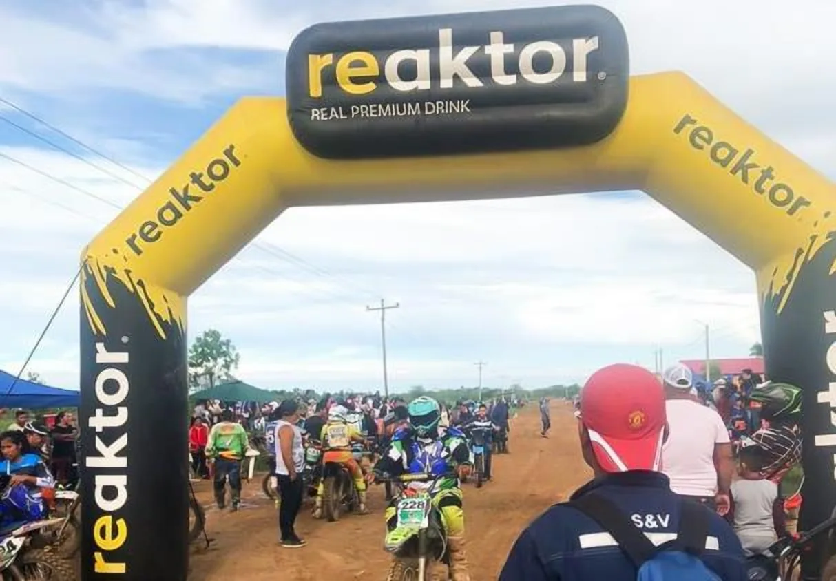 Arco inflable de Reaktor en un evento deportivo